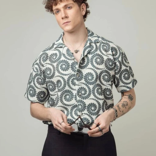 پیراهن  یقه انگلیسی نخی مردانه طرحدار